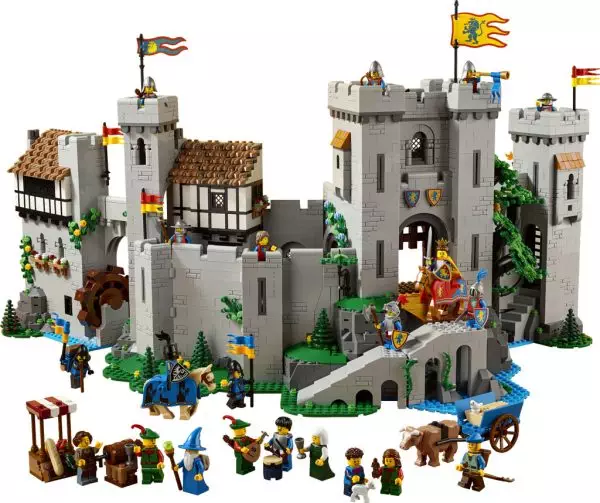Lion-Knights-Castle-10305-3-600x503 