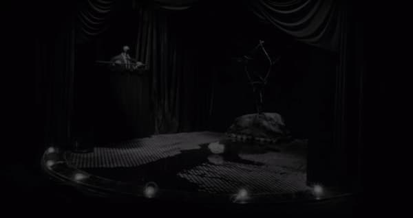 Lady In The Radiator Gif
