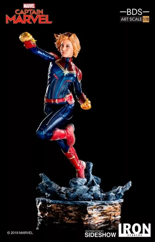 Captain Marvel Deluxe Figure by Hot Toys