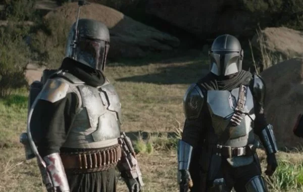 Pedro Pascal Confirms 'The Mandalorian' Will Jump Timelines - Inside the  Magic