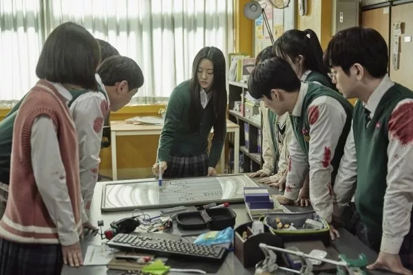 Teaser Trailer for Netflix's High School-Set Korean Zombie Series ALL OF US  ARE DEAD — GeekTyrant