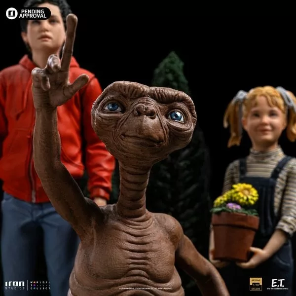 E.T.: the Extra-Terrestrial collectible statue unveiled by Iron