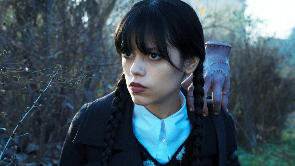 full body of a Wednesday Addams (Jenna Ortega) and uncle Fester (Fred  Armisen) - Playground